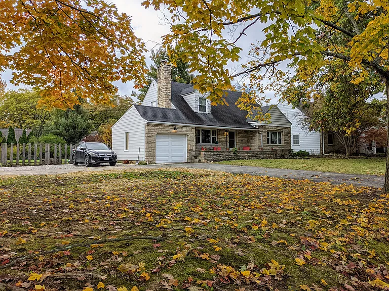 2543 E Livingston Ave — Photo 2