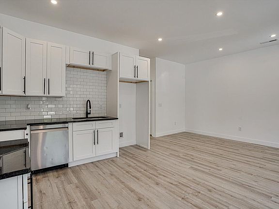 4th image of 2409 N Chamberlain Ave