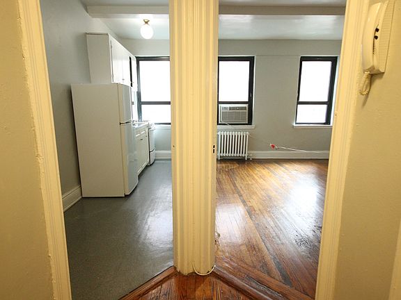5th image of 11 Waverly Pl APT 8I