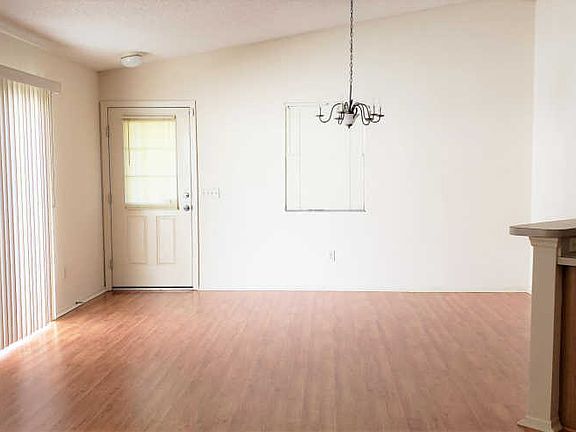 5th image of 444 Canterbury Ct