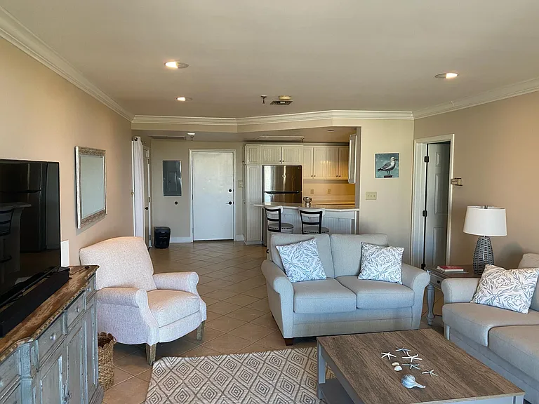 1 Marina Dr #304 — Photo 3