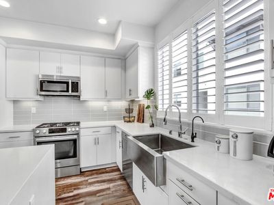 13135 Victory Blvd, Van Nuys, CA, 91401