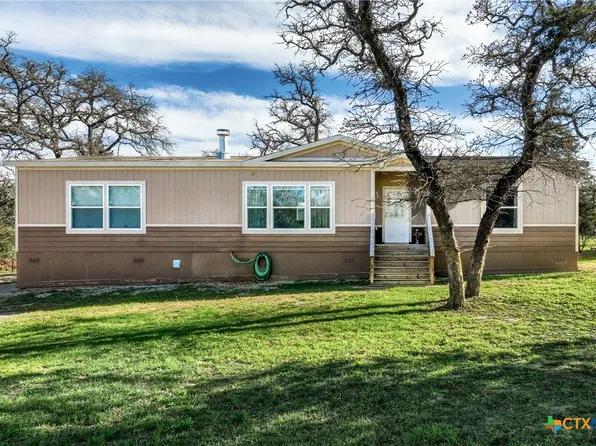 3590 Chuckwagon Rd, Luling, TX 78648