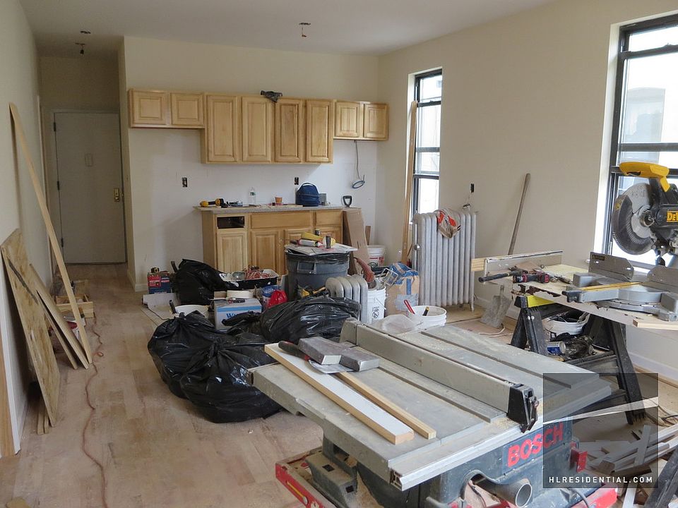 1st image of 3064 33rd St