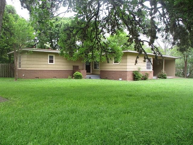 1st image of 105 W Lane Dr