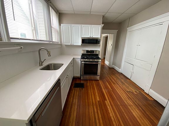 5th image of 149 W Norwich Ave