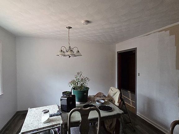 3rd image of 905 Luna Lake Rd