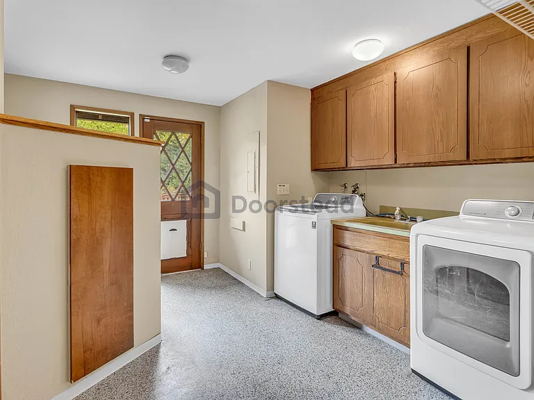 21805 SE 4th St — Photo 38