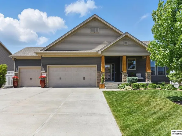 11918 S 212th St, Gretna, NE 68028