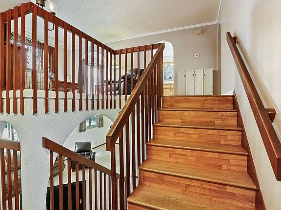 3rd image of 8243 Queen Ave N