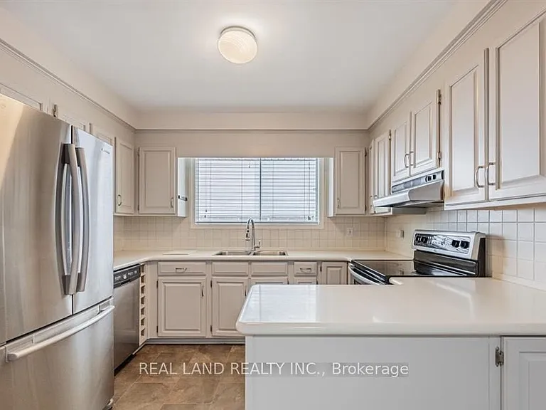 274 Timothy Ct #UPPER — Photo 16
