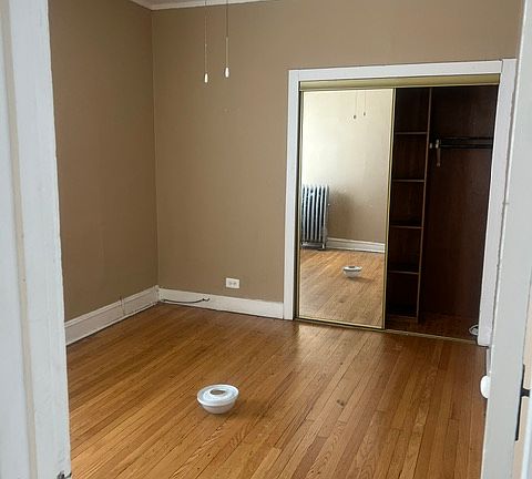 5th image of 829 W Cornelia Ave APT 1W