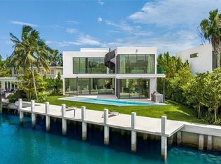 3172 N Bay Rd, Miami Beach, FL 33140