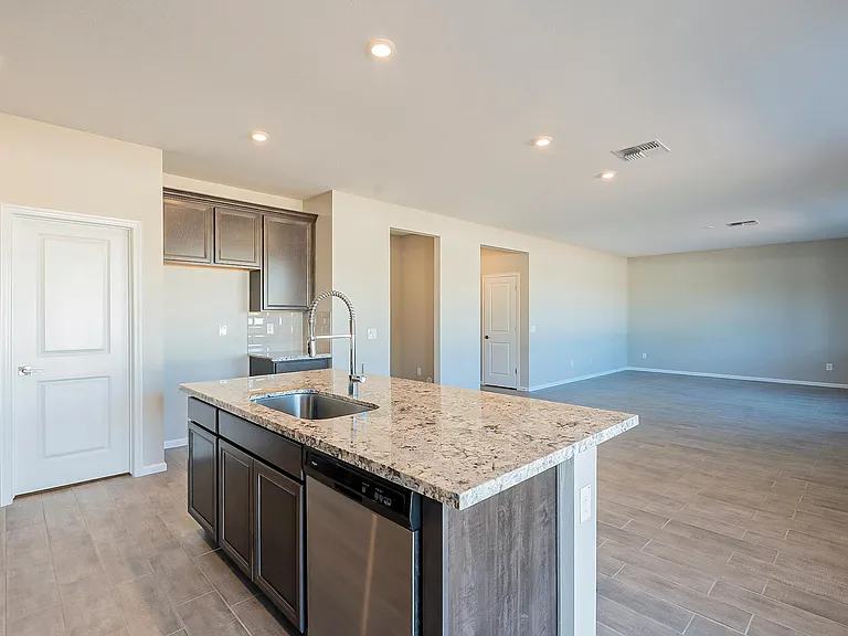 1434 E Pisa Dr — Photo 10