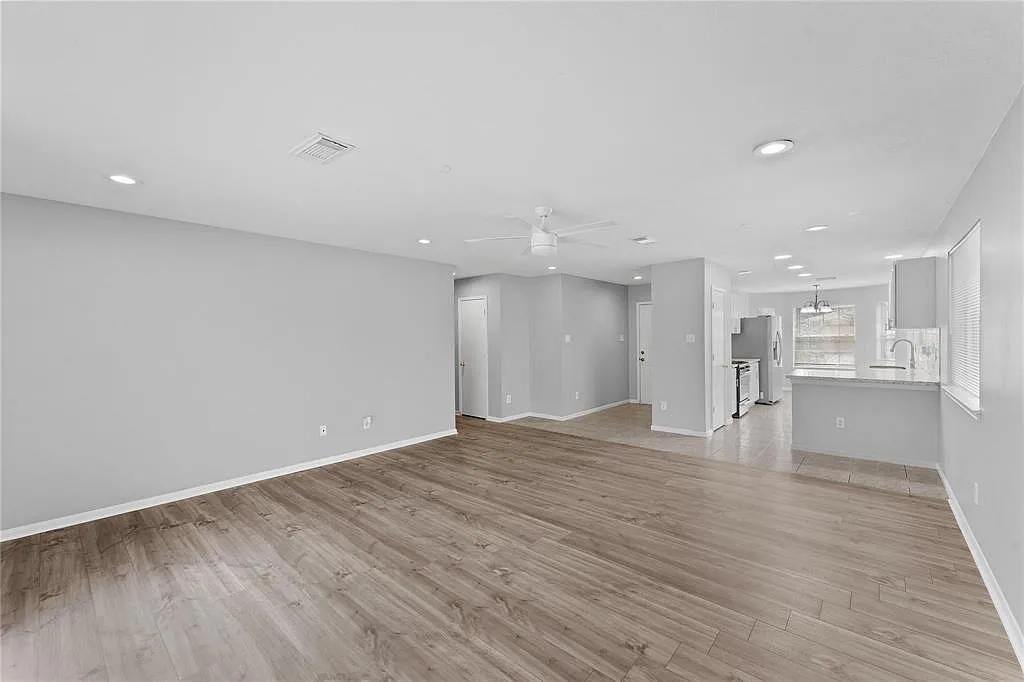 3 bed, 2.0 bath, 1571 sqft, $1,895 — Photo 4