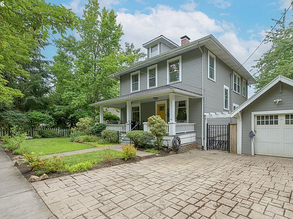 3rd image of 813 SE Davis St