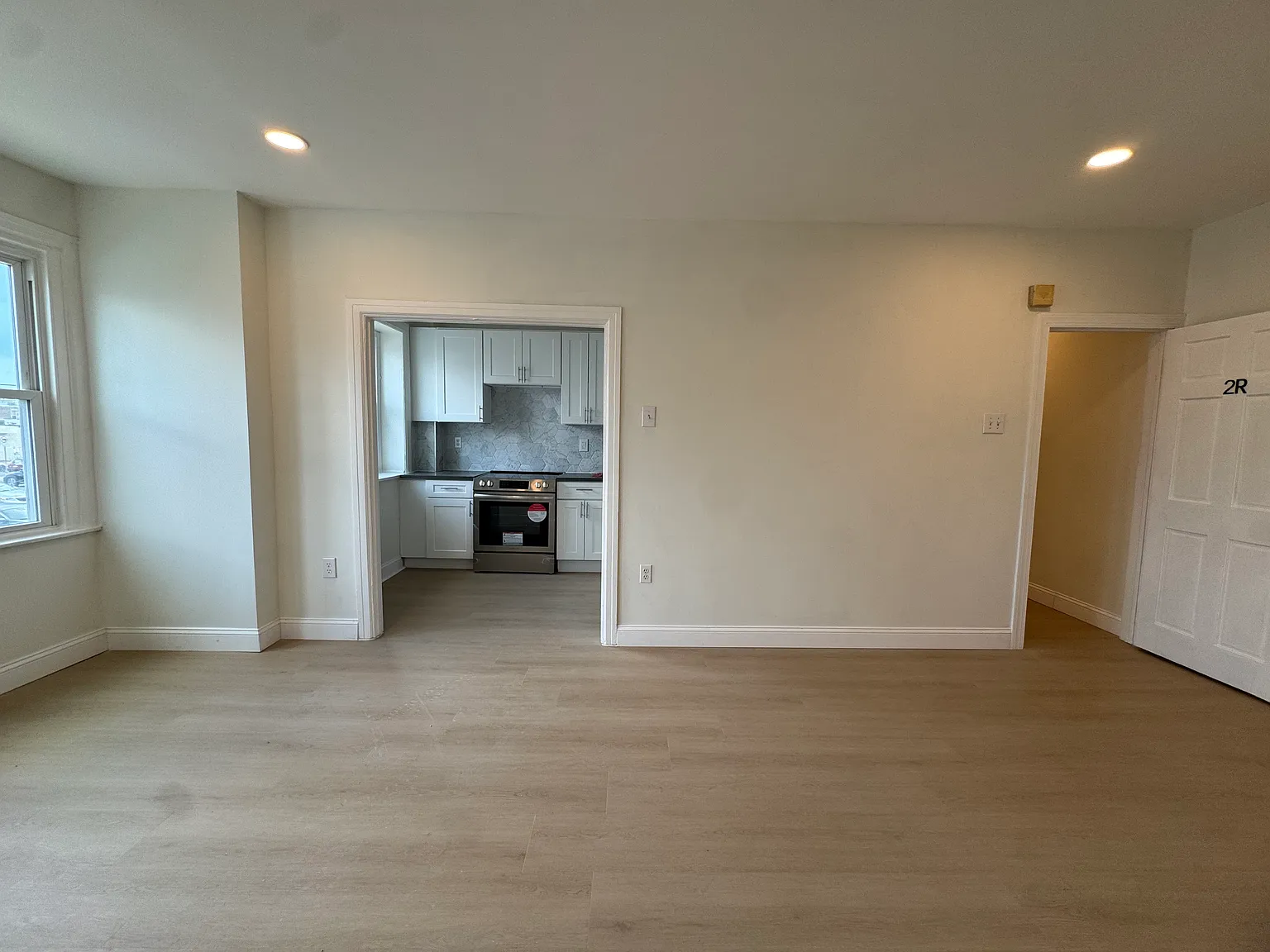 1 bed, 850 sqft, $1,200 — Photo 3
