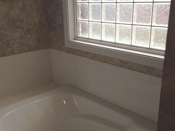 3rd image of 804 41st Avenue Dr NE