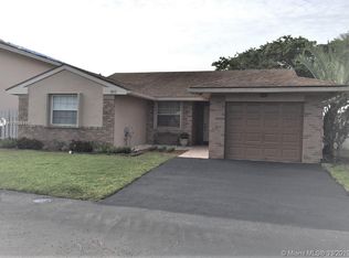 910 Seabrook Ave, Davie, FL 33325