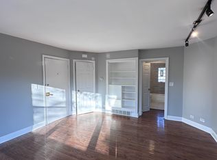 1187 Deerfield Rd #2, Deerfield, IL 60015