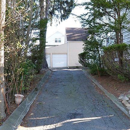 4th image of 286 Blue Hill Ave