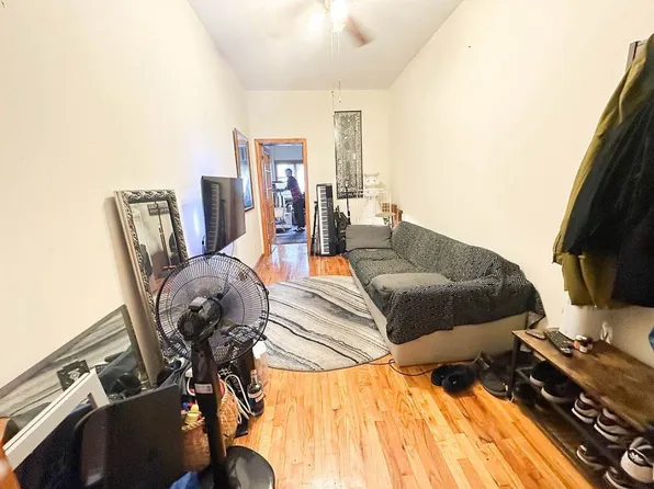 121 Jewel Street image 5 of 7