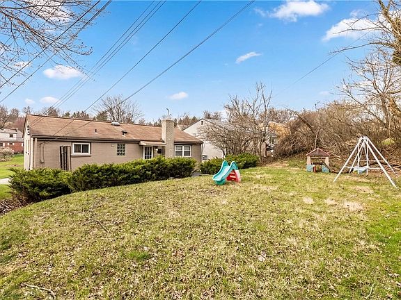 3rd image of 1649 Pembroke Dr