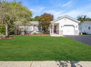5 Navajo Dr, Waretown, NJ 08758