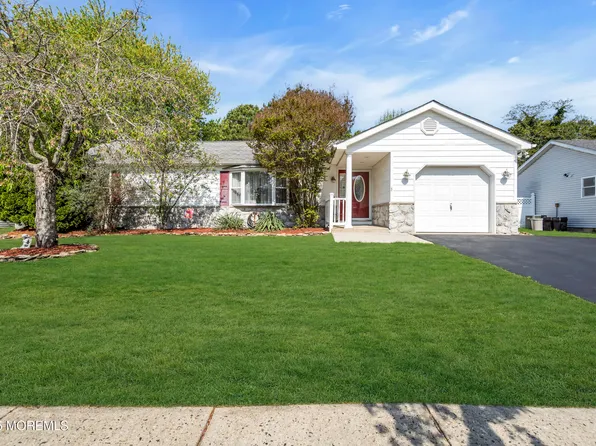 5 Navajo Drive, Waretown, NJ 08758