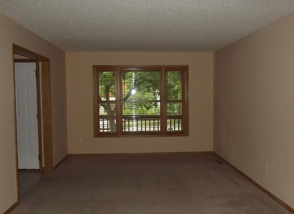 4th image of 414 23rd Ave N