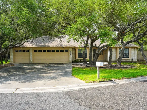 204 Highlands St, Rockport, TX 78382