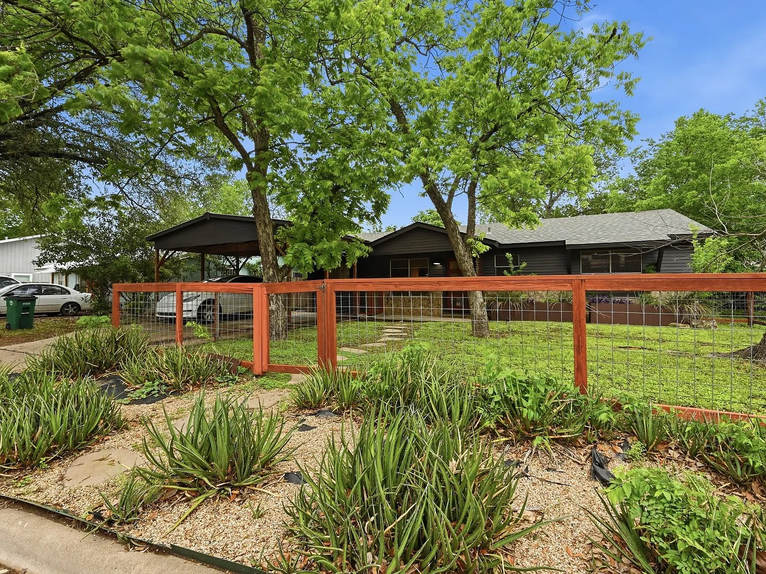 4 bed, 2.0 bath, 1170 sqft, $3,000 — Photo 2