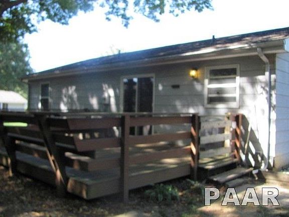 2nd image of 203 E Sycamore Dr