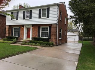 162 Fisher Rd, Grosse Pointe Farms, MI 48230