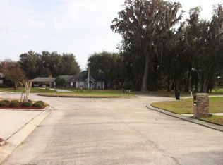 121 Nancy Ct, Belle Chasse, LA 70037