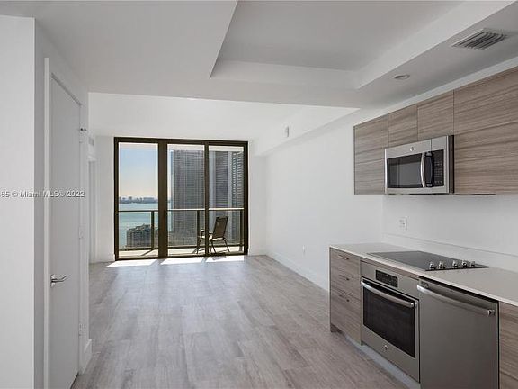 3rd image of 121 East Dr