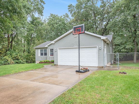 3rd image of 242 Embury Dr
