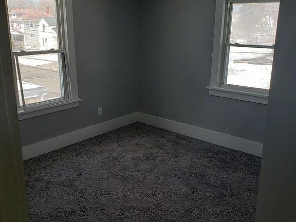 5th image of 1015 W 18th St