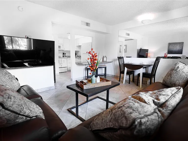 Scottsdale Park Suites — Photo 8