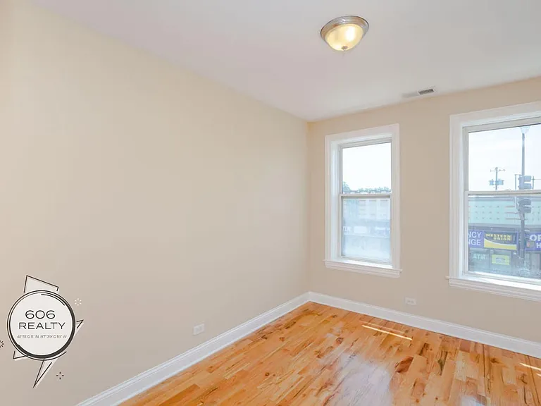 5550-58 W Belmont Ave — Photo 7