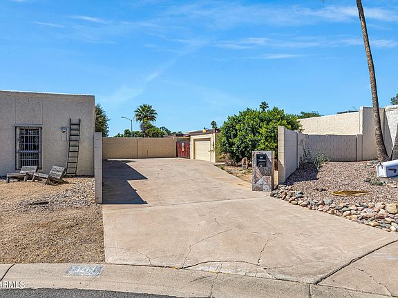 3rd image of 3213 W SAHUARO Drive