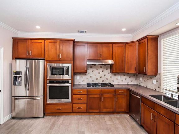 4th image of 310 N Oak Ave #1