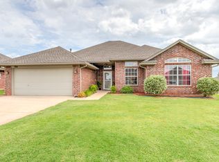 708 E Juniper Ln, Mustang, OK 73064