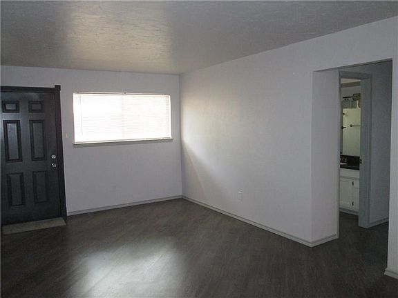 3rd image of 4529 Dee Ln