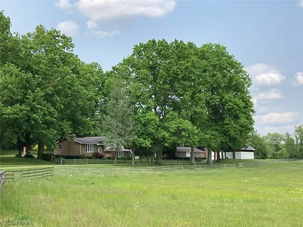 1525 Hartville Rd, Mogadore, OH 44260