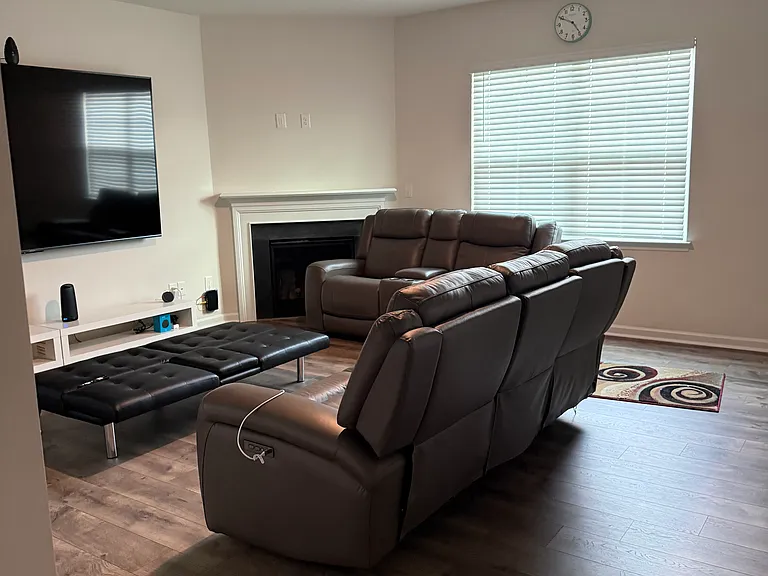 2565 Summersby Dr — Photo 2