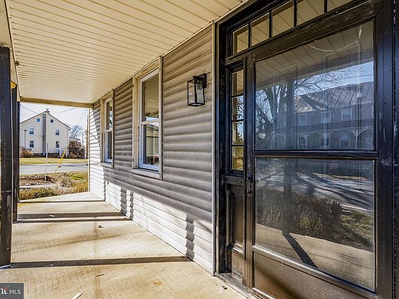 3rd image of 204 N Hoernerstown Rd