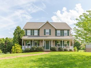 1027 Calmar Dr, Jeannette, PA 15644