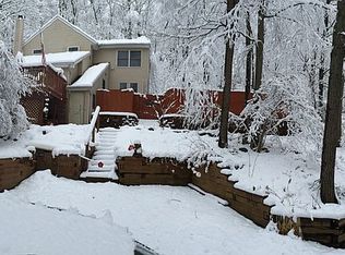 4 Ferris Ln, Oak Ridge, NJ 07438