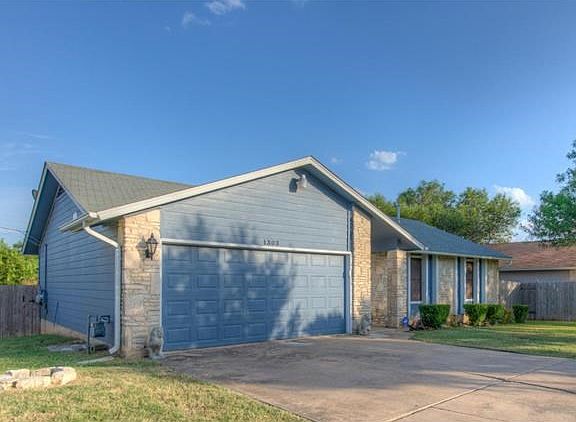 3rd image of 1303 Greenlawn Blvd